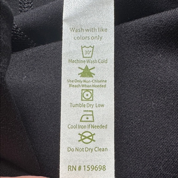 NWT Earth Yoga | Crossover Waist Cropped Length Pocketed Leggings in Black | XL - Picture 7 of 7